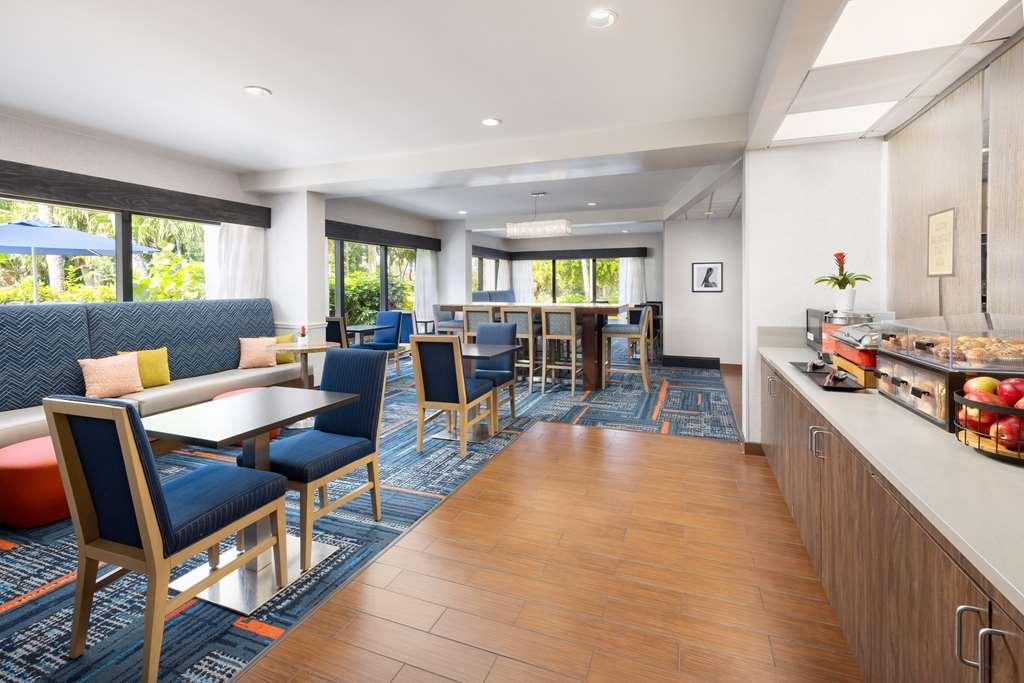 Hampton Inn Naples-Central Restaurant bilde